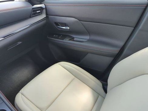 Certified 2025 Nissan Kicks SR FWD image 23