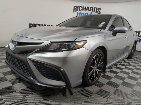 Used 2024 Toyota Camry SE image 1