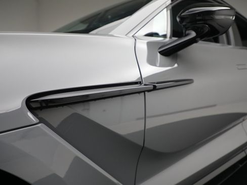 Used 2025 Aston Martin DBX 707 image 31