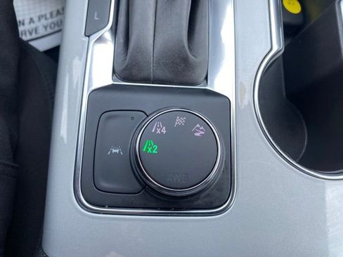 Used 2025 Chevrolet Blazer LT AWD/4WD image 19