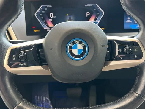 Used 2025 BMW iX xDrive50 w/ Premium Package AWD/4WD image 31