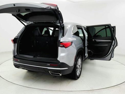 Used 2025 Buick Enclave Preferred FWD image 11