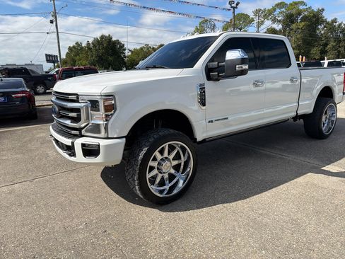 Used 2020 Ford F250 Platinum w/ FX4 Off-Road Package image 3
