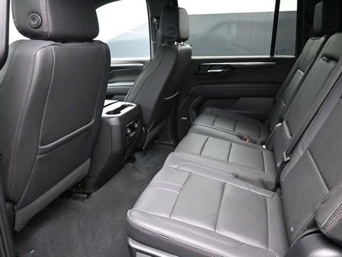 Used 2025 Chevrolet Suburban RST w/ Comfort Package AWD/4WD image 15