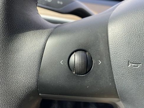 Used 2021 Tesla Model Y Long Range AWD/4WD image 18