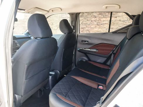 Used 2018 Nissan Kicks SR image 19