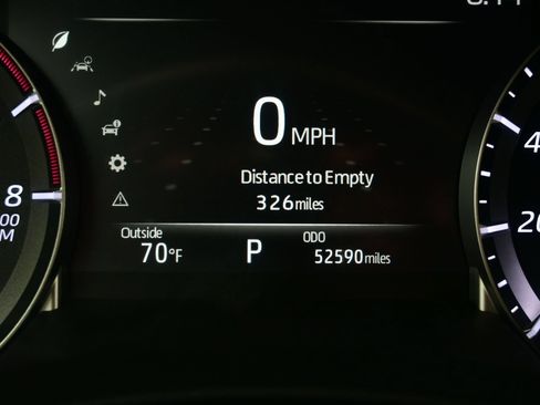 Used 2024 Toyota Highlander LE FWD image 25