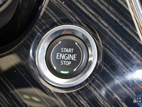 Used 2024 Cadillac XT6 Premium Luxury image 35