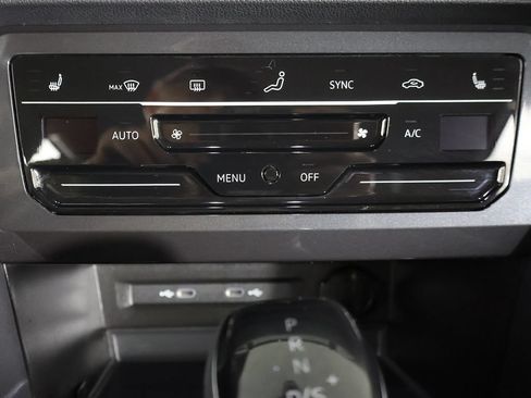 Used 2023 Volkswagen Tiguan SE FWD image 46