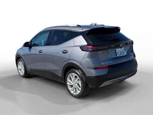 Used 2023 Chevrolet Bolt EUV LT w/ Comfort Package FWD image 3