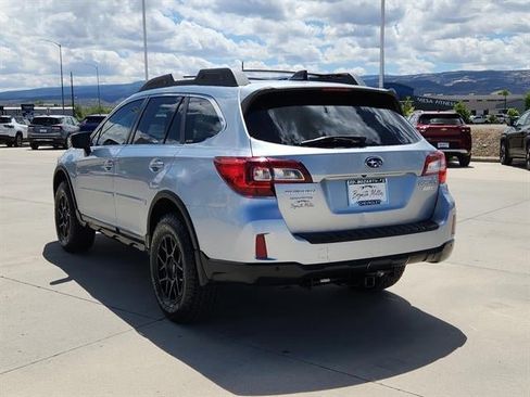 Used 2017 Subaru Outback 2.5i Limited AWD/4WD image 4