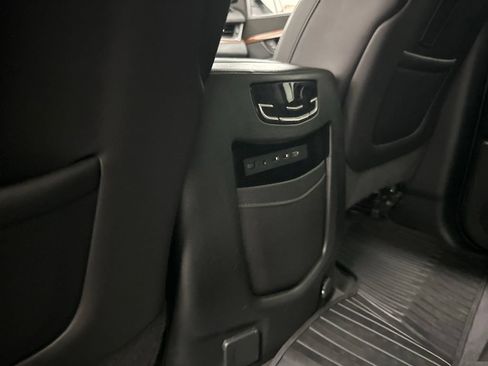 Used 2017 Cadillac Escalade ESV Luxury AWD/4WD image 52