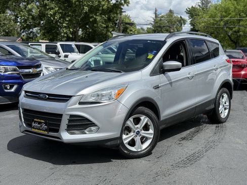 Used 2015 Ford Escape SE w/ Equipment Group 201A FWD image 3