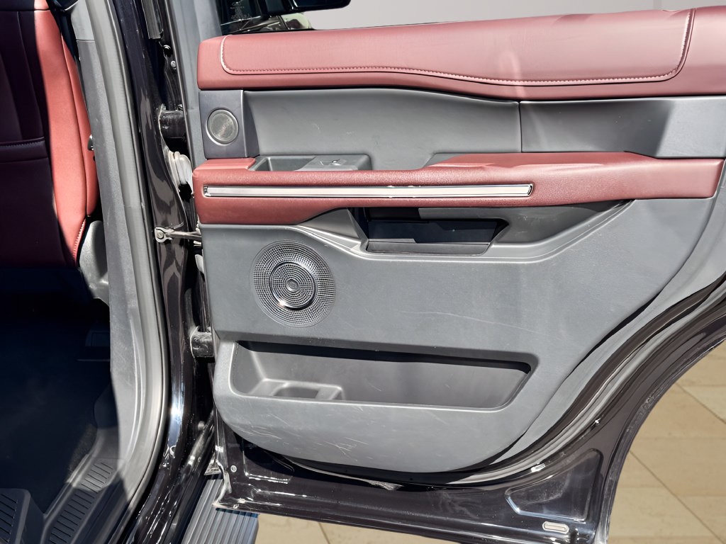 Used 2024 Ford Expedition Limited RWD image 31