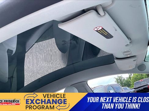 Used 2022 Tesla Model Y Performance AWD/4WD image 18
