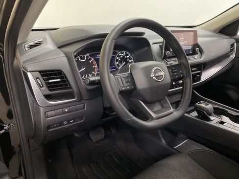 Used 2025 Nissan Rogue SV AWD/4WD image 2