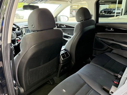 Used 2018 Kia Sorento FWD image 25