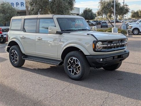 New 2025 Ford Bronco Outer Banks image 9