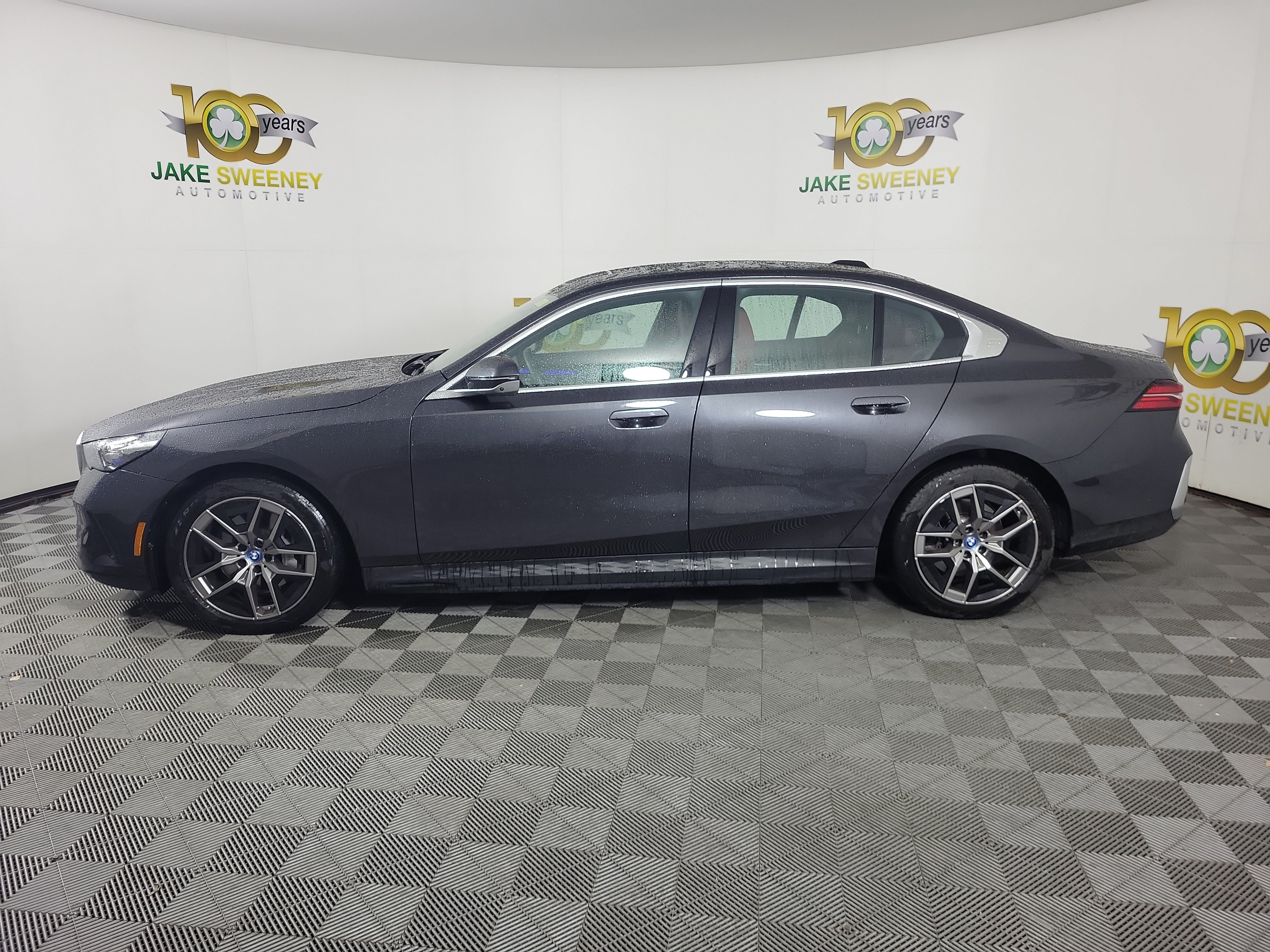 Used 2024 BMW i5 eDrive40i w/ Premium Package RWD image 2