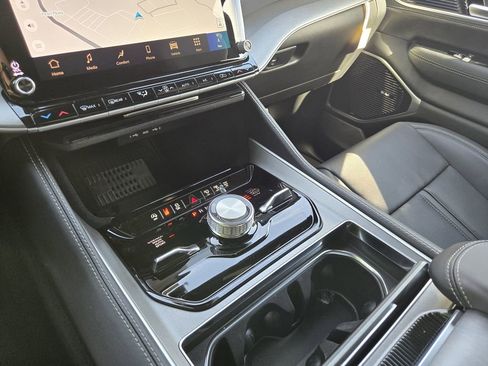 New 2026 Jeep Grand Wagoneer Limited AWD/4WD image 13