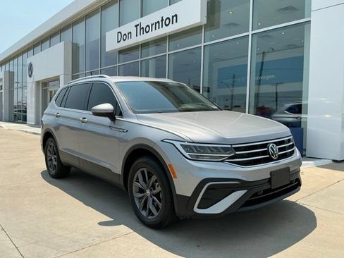 Certified 2023 Volkswagen Tiguan SE FWD image 1