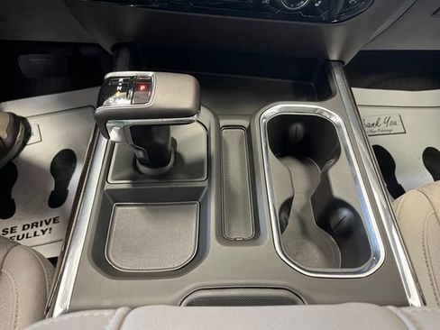 Used 2023 Chevrolet Silverado 1500 LT AWD/4WD image 19