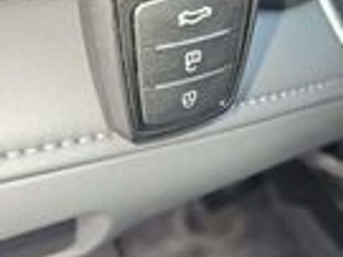 Used 2025 Toyota Highlander LE FWD image 20