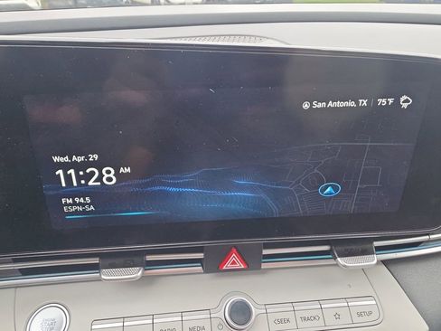 Used 2024 Hyundai Elantra Limited FWD image 17