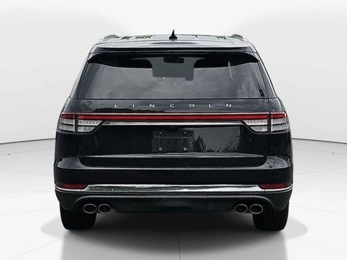 Used 2023 Lincoln Aviator AWD w/ Premium Package image 4
