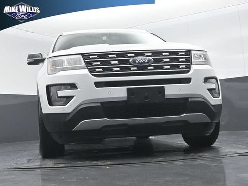 Used 2017 Ford Explorer XLT w/ Equipment Group 202A FWD image 18