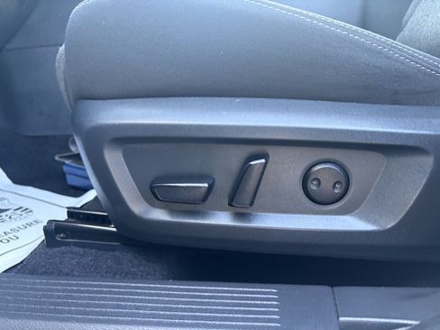 Used 2025 Nissan Rogue SV AWD/4WD image 16