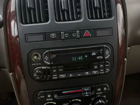 Used 2002 Chrysler Town & Country LX image 14