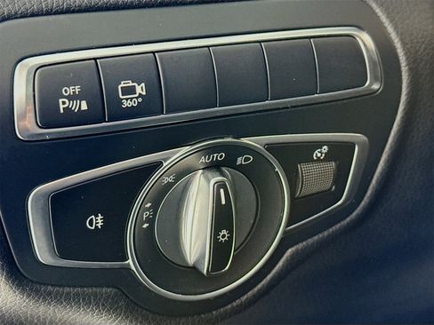 Used 2018 Mercedes-Benz GLC 300 4MATIC image 11