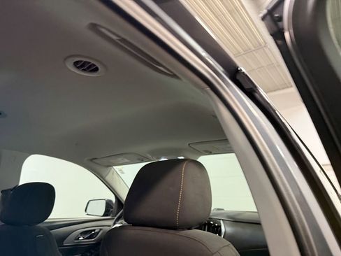 Used 2020 Chevrolet Traverse LS image 17