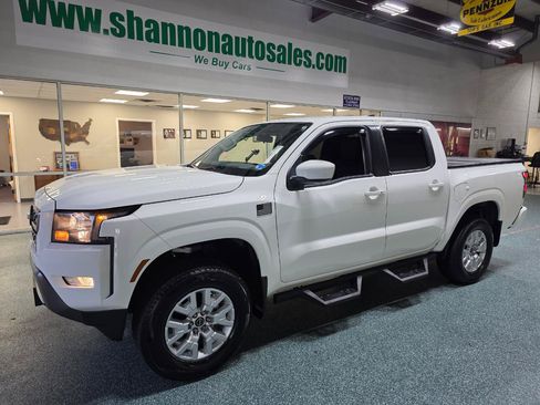 Used 2024 Nissan Frontier SV w/ SV Convenience Package AWD/4WD image 2