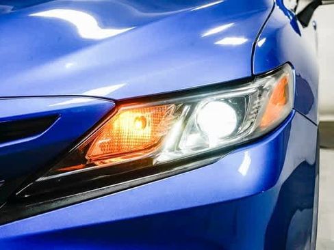 Certified 2020 Toyota Camry SE image 8