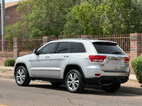 Used 2013 Jeep Grand Cherokee Laredo AWD/4WD image 4