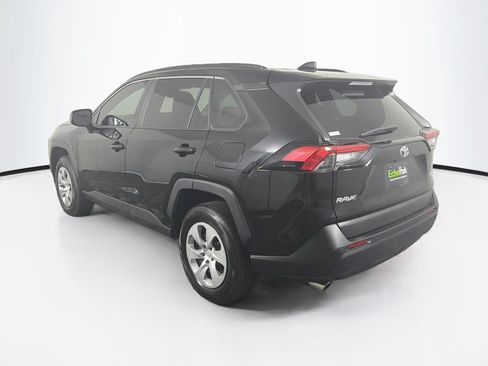Used 2021 Toyota RAV4 LE FWD image 5