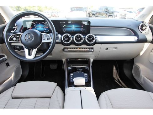 Used 2022 Mercedes-Benz GLB 250 w/ Premium Package Lite image 12