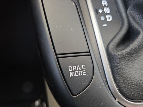 Certified 2025 Kia Soul LX w/ LX Technology Package FWD image 17