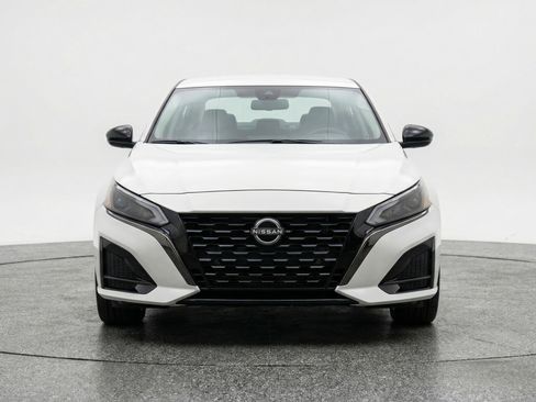 Used 2025 Nissan Altima 2.5 SR FWD image 2