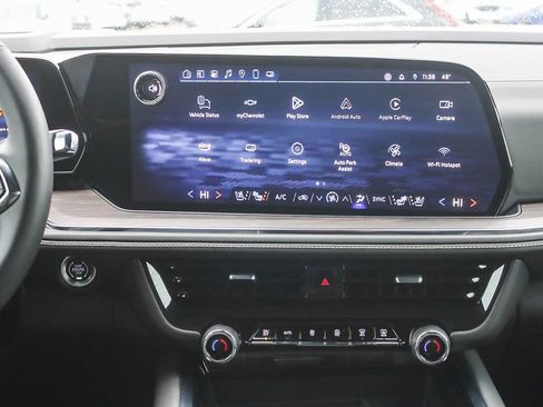 Used 2025 Chevrolet Suburban Premier image 12