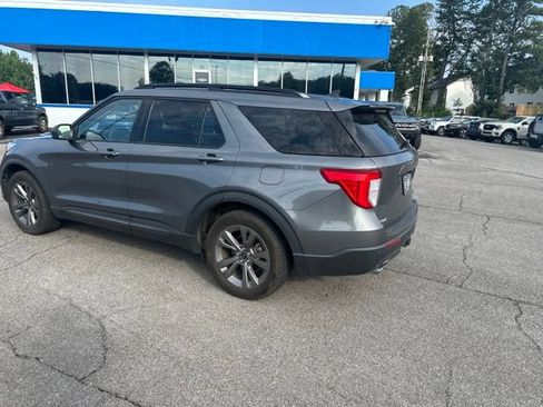 Used 2021 Ford Explorer XLT w/ Equipment Group 202A AWD/4WD image 21