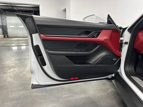 Used 2020 Porsche Taycan 4S image 27