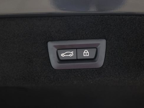 Used 2022 BMW M760i xDrive M760i xDrive Sedan 4D w/ Luxury Rear Seating Package image 70