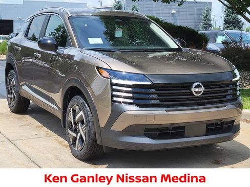 New 2026 Nissan Kicks SV w/ SV Premium Package FWD image 1