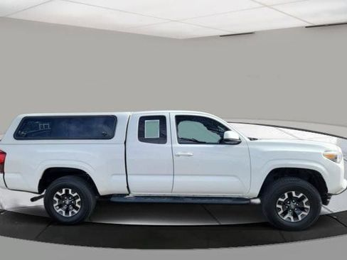 Used 2019 Toyota Tacoma SR w/ SR Convenience Package image 6