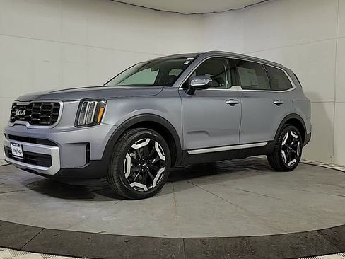 Used 2025 Kia Telluride S image 3