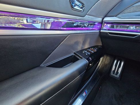 Used 2024 BMW 740i xDrive image 37