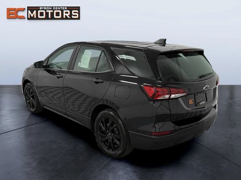 Used 2023 Chevrolet Equinox LS w/ Midnight Edition FWD image 4